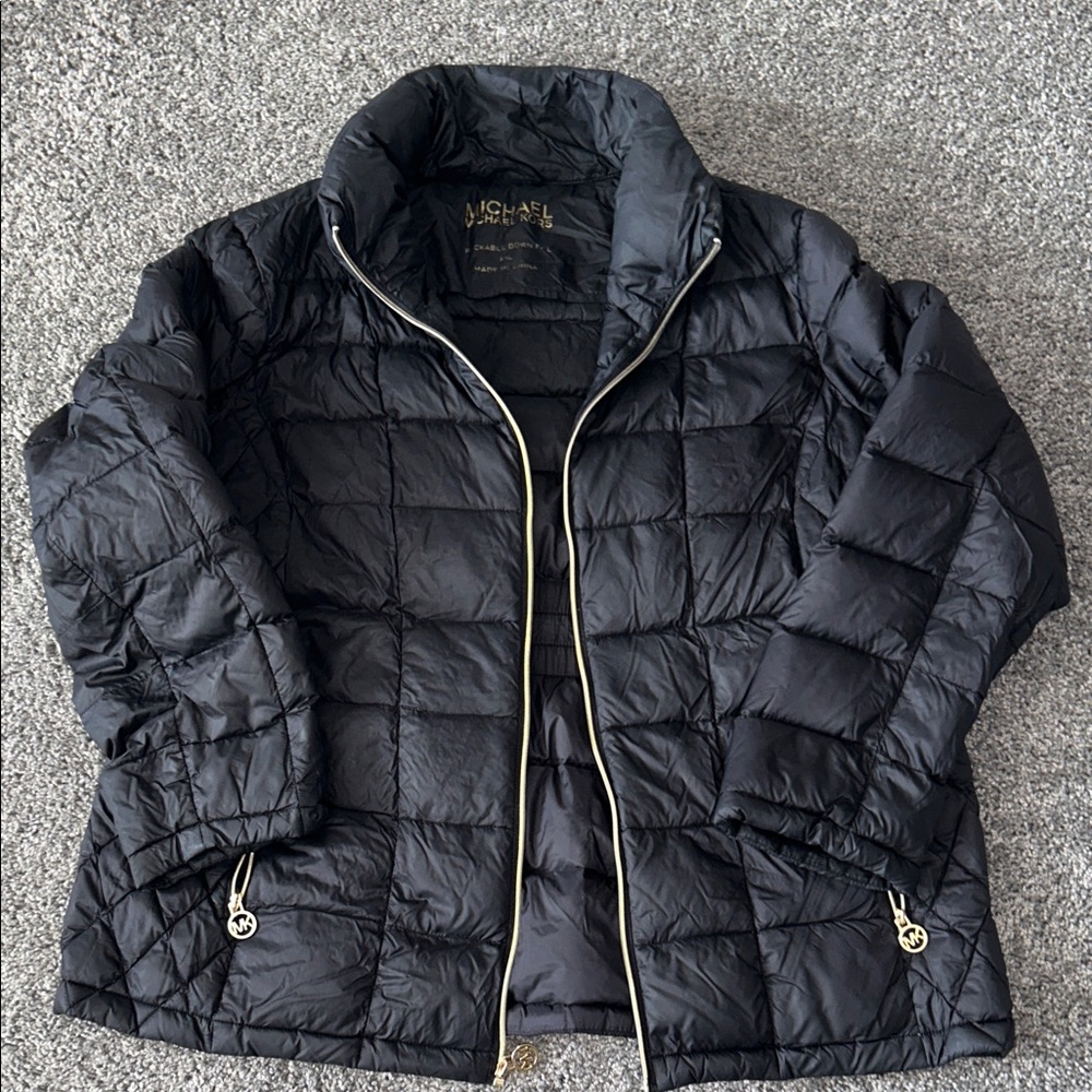 Michael Kors packable Black Puffer Jacket with Gold Accents excellent condition!